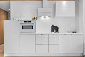 Η κουζίνα ή μικρή κουζίνα στο Luxury Seafront 2-bedroom Apartment in Oslo City Center
