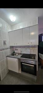 Kuchnia lub aneks kuchenny w obiekcie Nice studio with pool and internet fiber