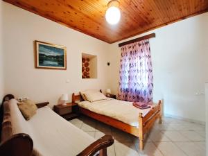 Кровать или кровати в номере Onar Rustic Villa