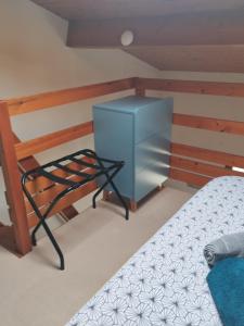 a bedroom with a blue cabinet and a chair at Au mouillage, appartement 2 pièces plage de Pontaillac in Vaux-sur-Mer