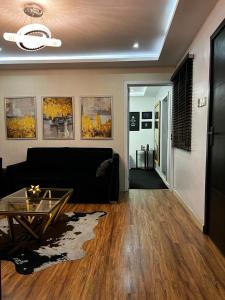 Ruang duduk di Keys & Cribs