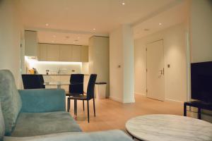 a living room with a couch and a table at O2 Arena 2Bedroom Flat, London 05 in London