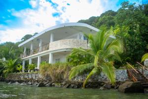 a white house on the banks of a river at Pebos Reef in Juan Gallego