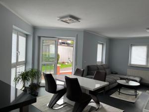 Ruang duduk di Ferienwohnung Karlskuppe Eisenach