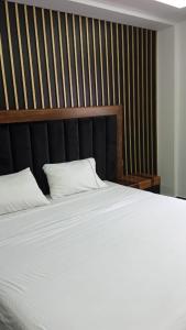 Ένα ή περισσότερα κρεβάτια σε δωμάτιο στο Beautiful apartament the beach marina 1