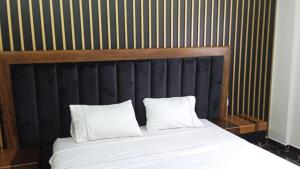 Ένα ή περισσότερα κρεβάτια σε δωμάτιο στο Beautiful apartament the beach marina 1 +52 φωτογραφίες