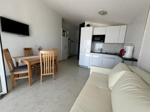 Kuchnia lub aneks kuchenny w obiekcie Mirakul Apartments