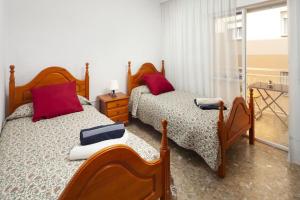 Posteľ alebo postele v izbe v ubytovaní Apartamentos "Un Rico Domingo", Parking solo planta baja