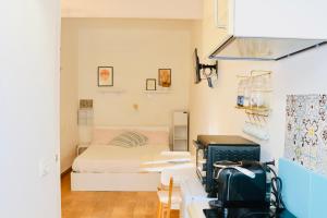 a small bedroom with a bed and a desk at Casa vacanze Il Chicchino in Rocca San Giovanni