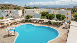 Der Swimmingpool an oder in der Nähe von Asteras Paradise