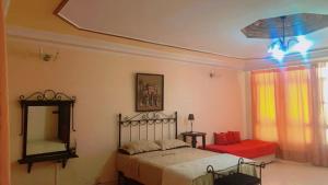 Ένα ή περισσότερα κρεβάτια σε δωμάτιο στο Appartement spacieux au centre ville près de la corniche