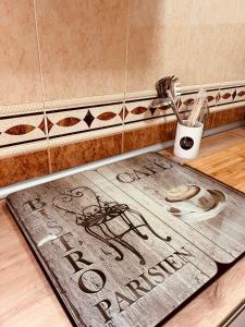 a bathroom with a wooden welcome mat on a counter at At Shivarita in Cáceres