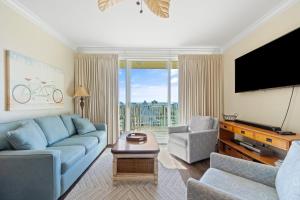 Μια τηλεόραση ή/και κέντρο ψυχαγωγίας στο The Indies 303 by Vacation Homes Collection