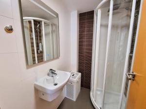 a white bathroom with a sink and a shower at Apartamento Miró in Calpe