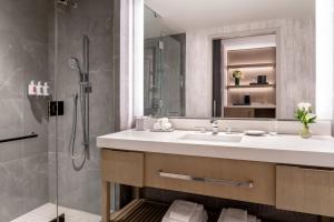 Loews Arlington Hotel, Arlington (updated prices 2025)