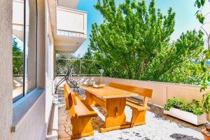Balkón nebo terasa v ubytování Apartment Supetarska Draga - Donja 2013b
