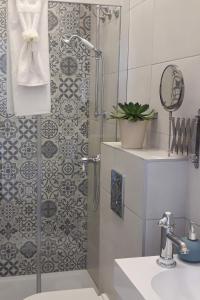 Vannituba majutusasutuses Seaside family friendly house with a swimming pool Orebic, Peljesac - 23009