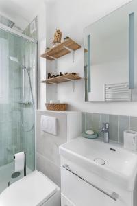 Bilik mandi di Studio Cosy - Au pied du tram - Parking - WIFI