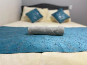 a blue comforter on a bed with two pillows at Casa Shalom R.G. in Paipa