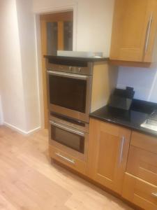 a kitchen with a stainless steel oven and cabinets at Tavern Court Shared Facilities in Manchester