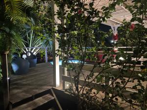Zahrada ubytování Charmant bungalow avec petite piscine privée