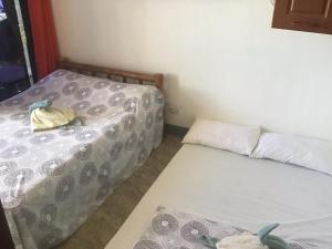 Postel nebo postele na pokoji v ubytování BambooBeachVilla2 AC NEW OCEANFRONT POOL sunsetview garden kitchen SATELLITE STARLINK WI-FI + 37 fotografií