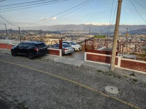a couple of cars parked in a parking lot at HERMOSO Y COMODO Departamento vacacional, vista única! TOTALMENTE AMOBLADO E INDEPENDIENTE in Ambato