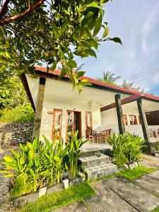 a small white house with a porch at Sakti OceanView Nusa Penida in Nusa Penida