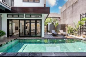 Kolam renang di atau dekat dengan Ombak B3 Villa by Betterplace