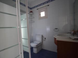 a bathroom with a toilet and a sink at Villa Murcia, 5 dormitorios, 10 personas - ES-220-34 in Alcantarilla