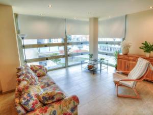 Coin salon dans l'établissement Apartamento San Antonio de Calonge, 3 dormitorios, 6 personas - ES-329-2