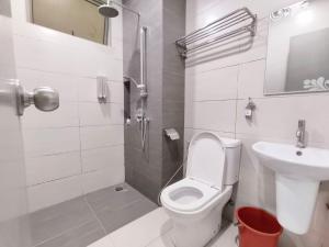 Koupelna v ubytování Comfy Cybersquare Ensuite with Skyline View #CS9
