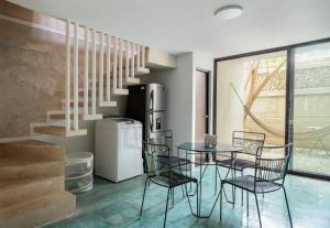 Dapur atau dapur kecil di Casa Menta Dipping Pool and Rooftop