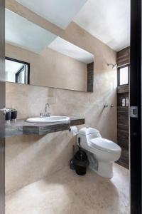 Bilik mandi di Casa Menta Dipping Pool and Rooftop