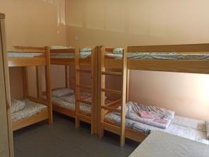 Postel nebo postele na pokoji v ubytování Старий Дворик,кімнати біля жд вокзалу