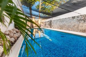 a swimming pool with blue water in a building at ACQUA IN BOCCA in Mérida