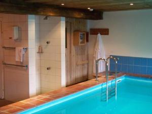 Der Swimmingpool an oder in der Nähe von Gästehaus Bichl