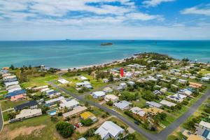 an aerial view of a village next to the ocean at Zilzie Beach Apartment in Zilzie