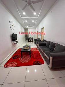 Χώρος καθιστικού στο Linda Homestay Gong Badak UMT UnisZa Terengganu