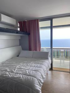 Postel nebo postele na pokoji v ubytování MONACO DOORS 3 Vue Mer, Piscine, Parking