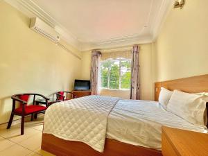 Llit o llits en una habitació de Khách sạn Thanh Sơn Nội Bài