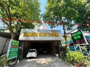 a car is parked inside of ahmara son hotel at Khách sạn Thanh Sơn Nội Bài in Hanoi