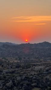 Amanecer o atardecer desde la casa de huéspedes o alrededores