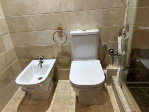 a bathroom with a toilet and a sink at Appartement Casablanca vue sur mer in Casablanca +11 photos
