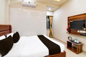 Krevet ili kreveti u jedinici u objektu OYO Flagship HOTEL ZENITH INTERNATIONAL