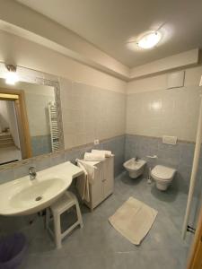 a bathroom with a sink and a toilet at Affittacamere Sissi in Commezzadura