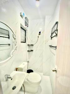 Ένα μπάνιο στο Prestige 3 Bedroom near Malls & Airport in Davao