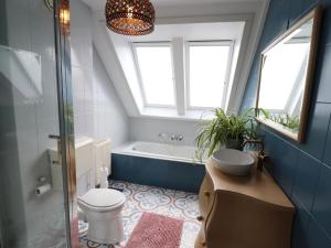 Phòng tắm tại Holiday home with spacious enclosed garden +30 ảnh