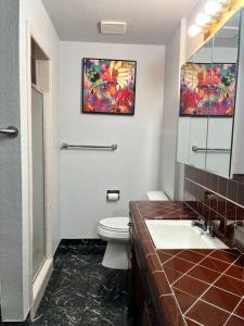 a bathroom with a toilet and a sink at 3Beds Full Kitchen with On Site Parking Close to UC Davis Medical Center in Sacramento
