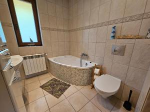 Ein Badezimmer in der Unterkunft Ferienhaus "BASTEK1" am See mit Kamin & WLAN - Domek Letniskowy BASTEK